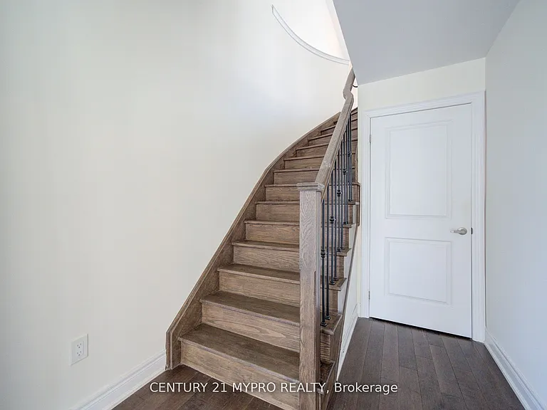 7 Latchford Ln — Photo 23