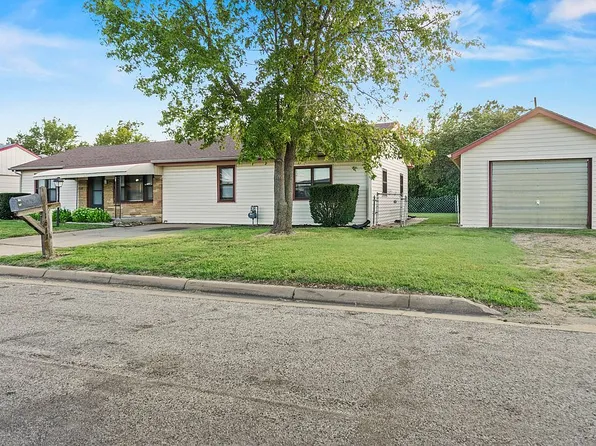 1611 Huxman St, Hutchinson, KS 67501