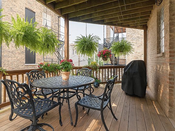 2nd image of 448 W Wrightwood Ave APT 2