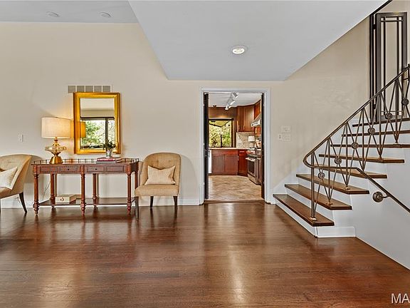 5th image of 233 S Warson Rd