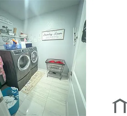 5 bed, 2900 sqft, $4,000 — Photo 2