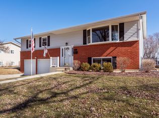 353 N Clark Dr, Palatine, IL 60074