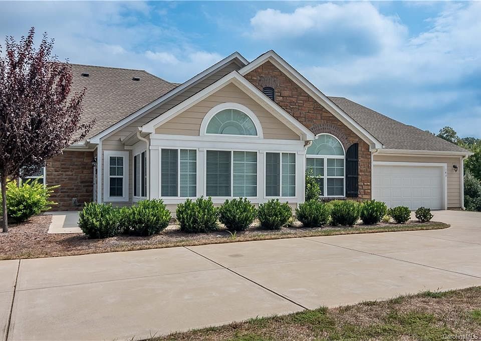 1st image of 183 Lone Oak Cir #183