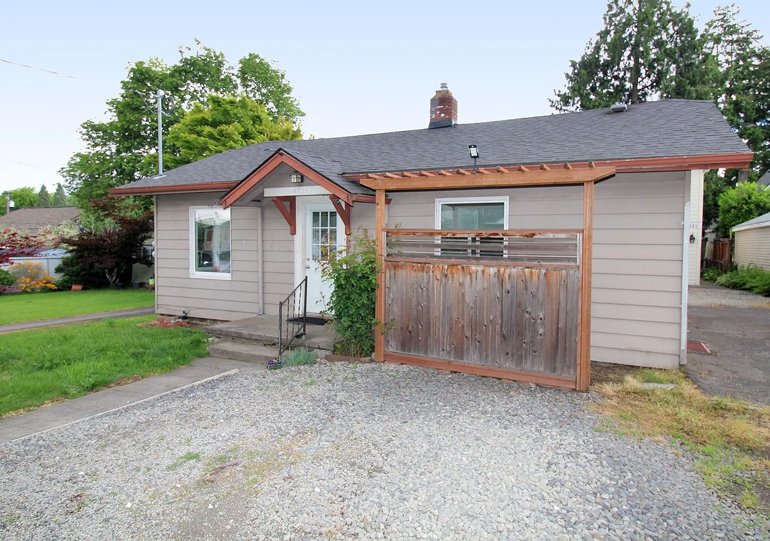 Freshly Updated 2 Bedroom Parkrose Bungalow — Photo 1