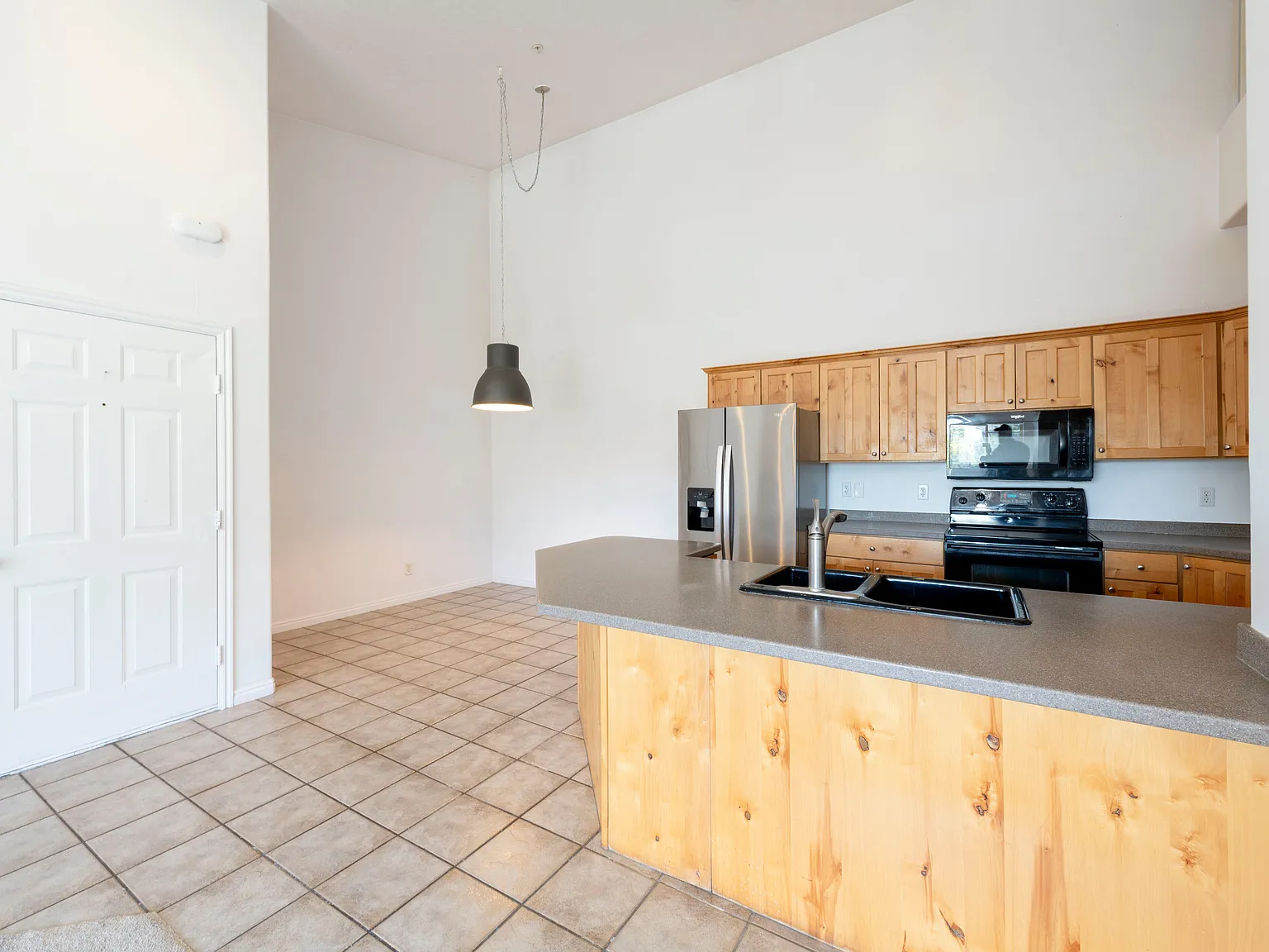 3 bed, 2000 sqft, $2,200 — Photo 4