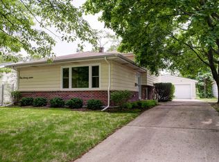 427 E Courtland St, Mundelein, IL 60060