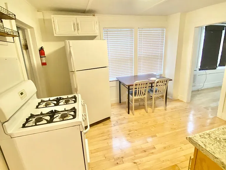32 Rose St #1 — Photo 4