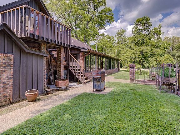 5th image of 36 Lake Circle Dr