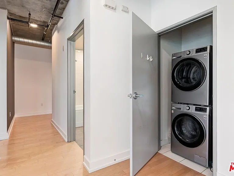 645 W 9th St #500 — Photo 25