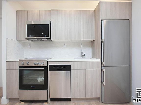 3rd image of 102 W 137th St #1E