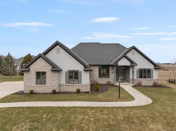 2212 Douglas DRIVE, Plymouth, WI 53073