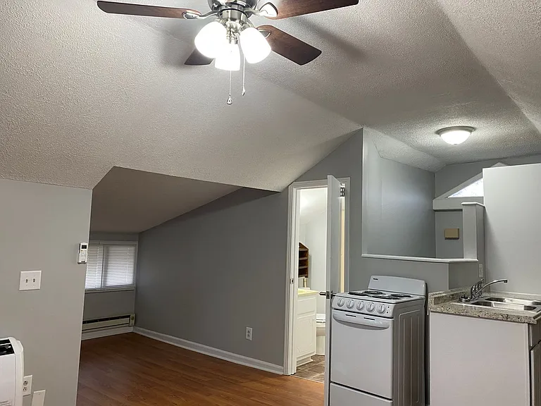 445 Greenwood Ave — Photo 7