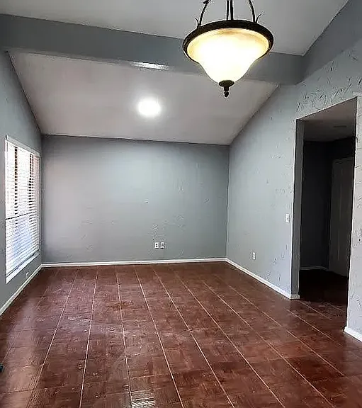 115-117 W Timberview Ln — Photo 5