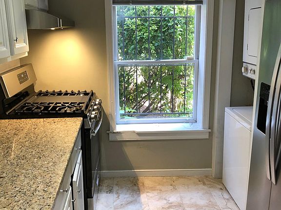 4th image of 409 N Madison St #1