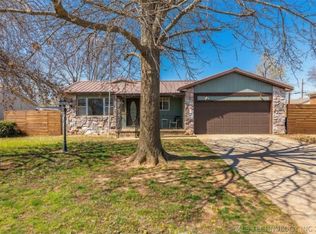 4604 Maple Dr, Sand Springs, OK 74063