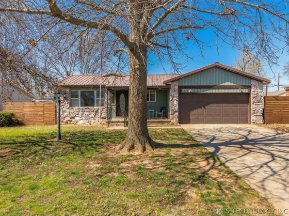 4604 Maple Dr, Sand Springs, OK 74063