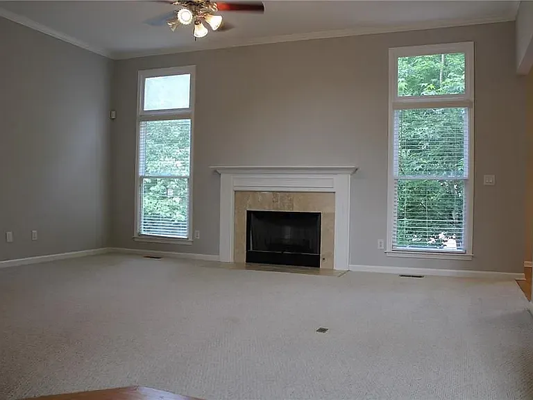 2324 Huntcrest Way — Photo 4