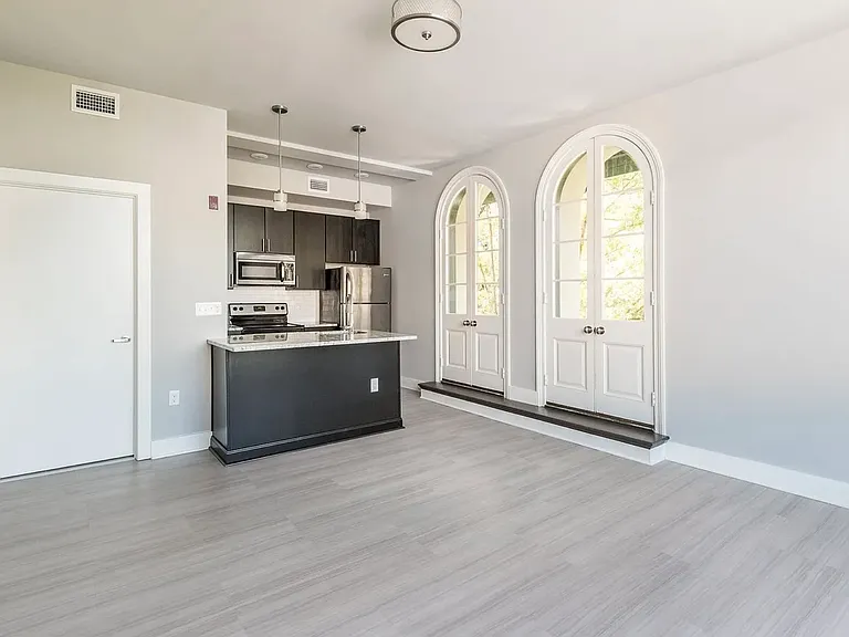 421 E Franklin St #3A — Photo 3