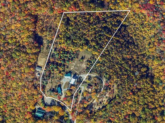 4th image of 384 Cross Mountain Rd