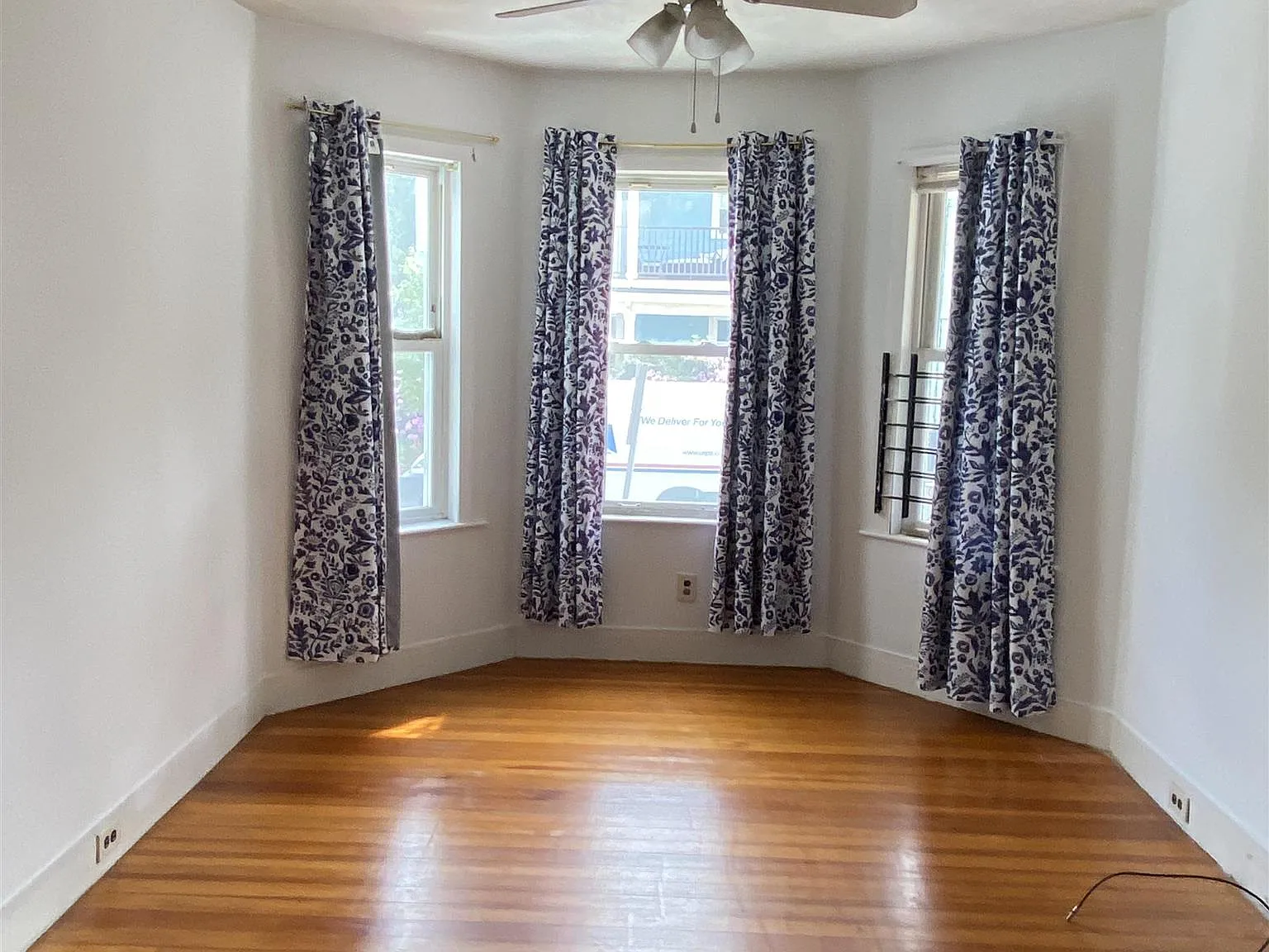 2 bed, 900 sqft, $2,700 — Photo 3