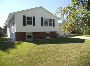 706 E Briar Ln, Green Bay, WI 54301