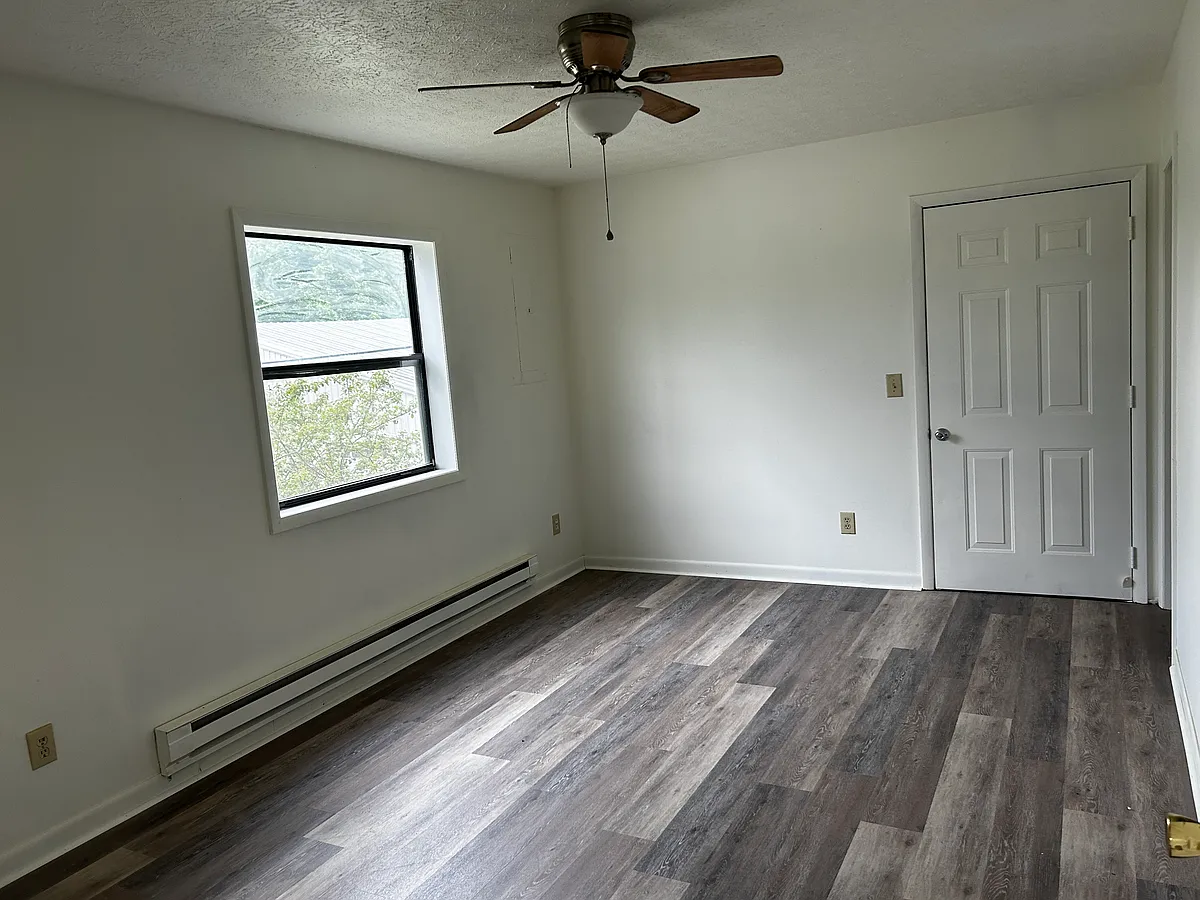 Building Photo - 1750 Jonathan Creek Rd #E