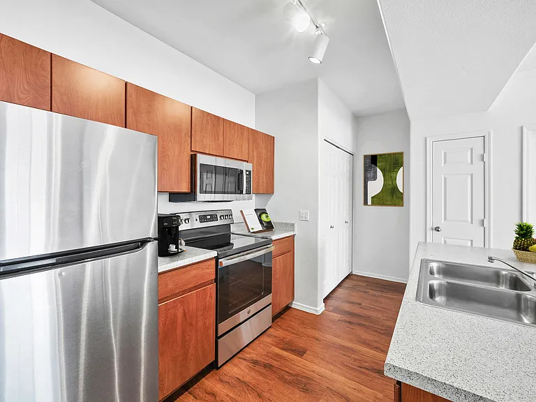 ReNue Downtown Apartments — Photo 16
