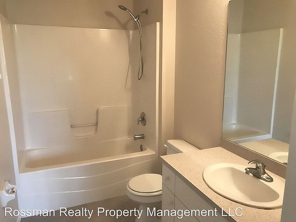5th image of 717 SE 8th St APT 3