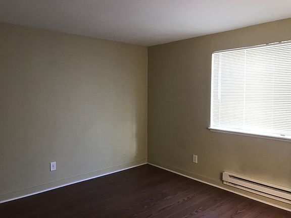 4th image of 16817 Larch Way Unit B101