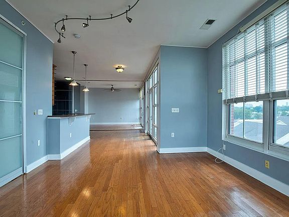 3rd image of 3 Greenwich Dr APT 116