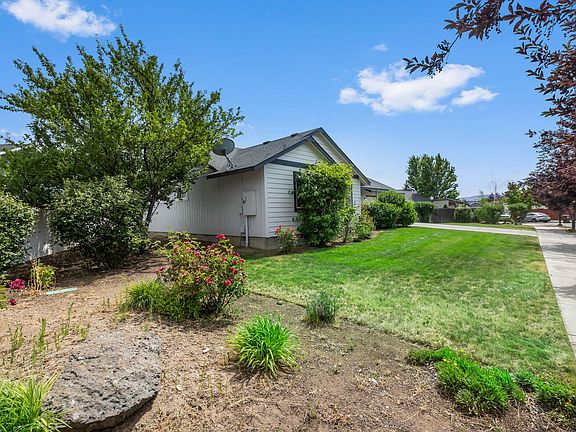 3rd image of 2412 NE Jackalope Ct