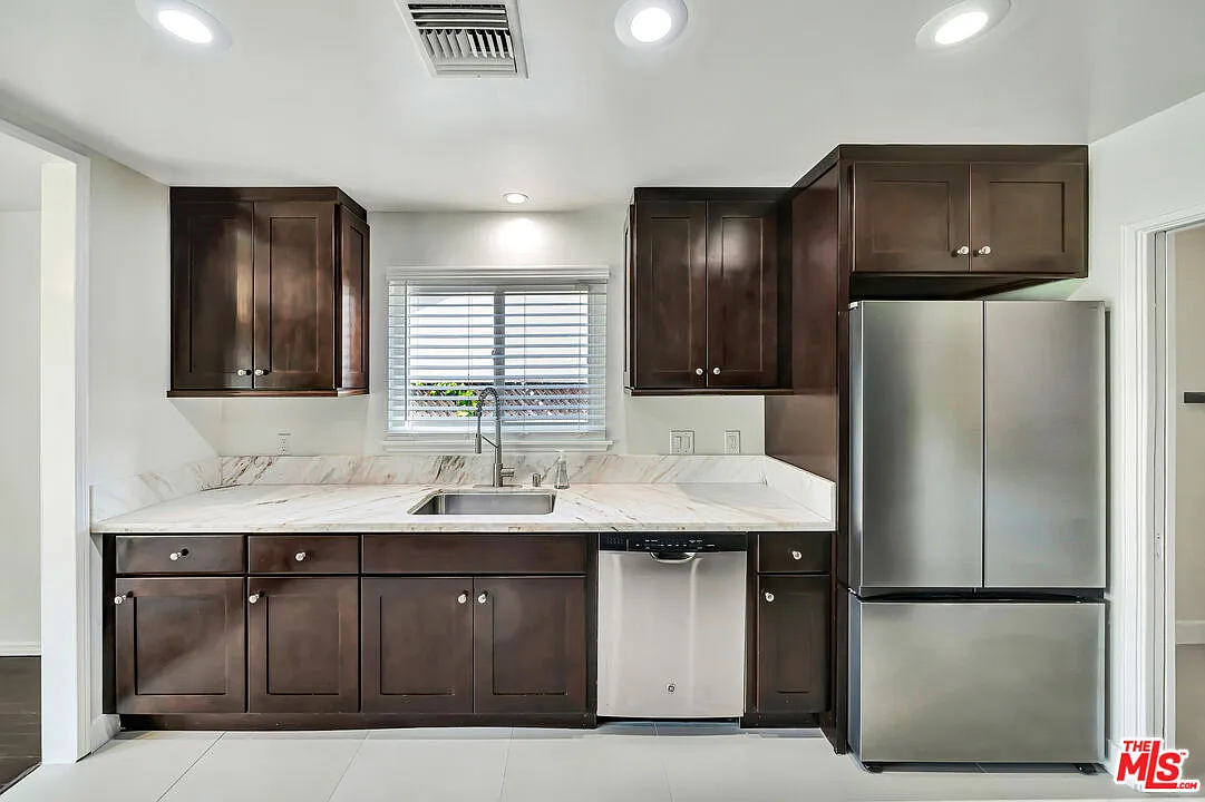 4 bed, 2.0 bath, 1453 sqft, $4,495 — Photo 3