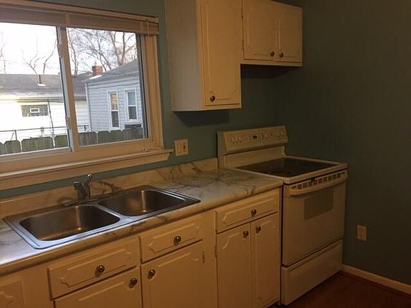 3rd image of 368 W Kalama Ave