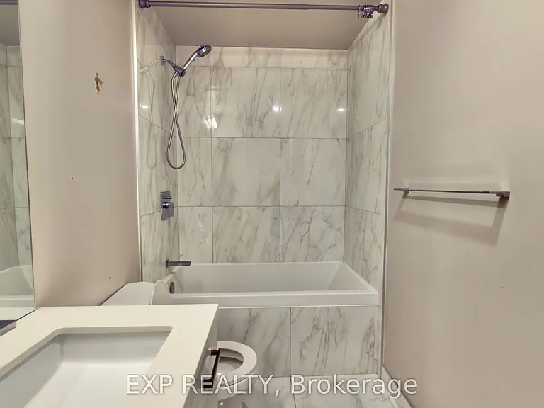 458 Richmond St W #401 — Photo 12