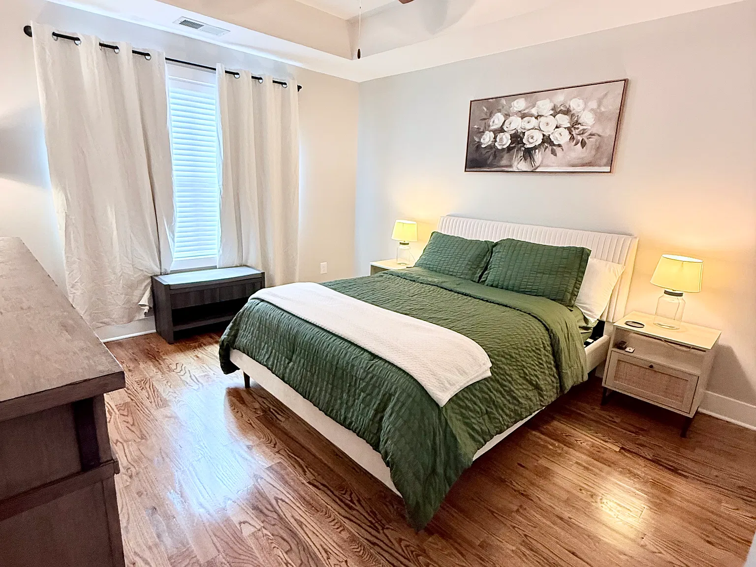 3 bed, 2.5 bath, 1687 sqft, $3,200 — Photo 3