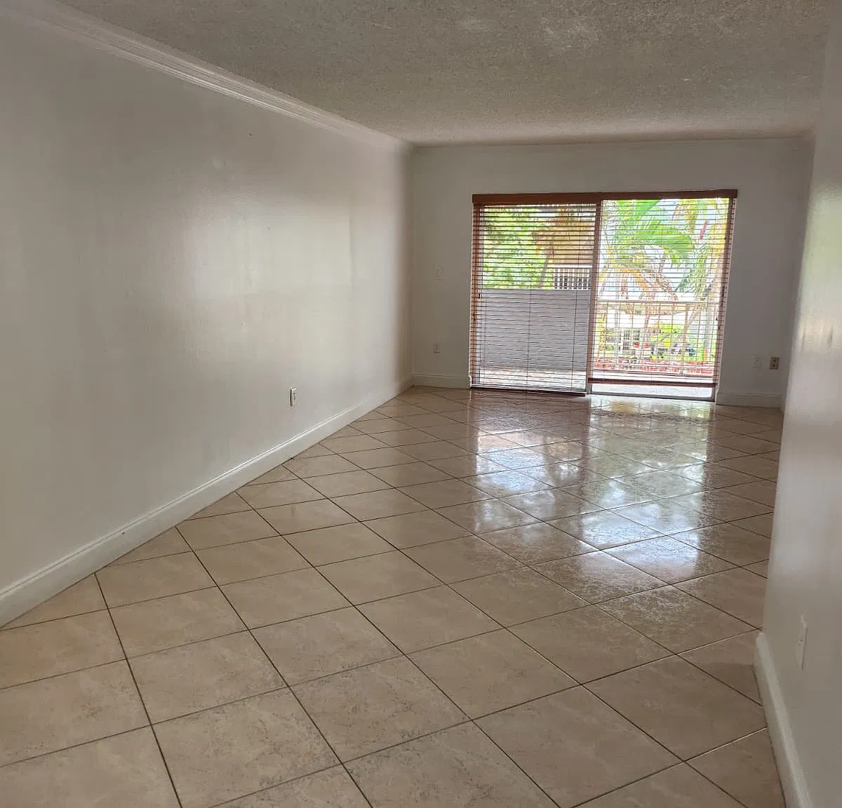 2 bed, 960 sqft, $2,000 — Photo 2