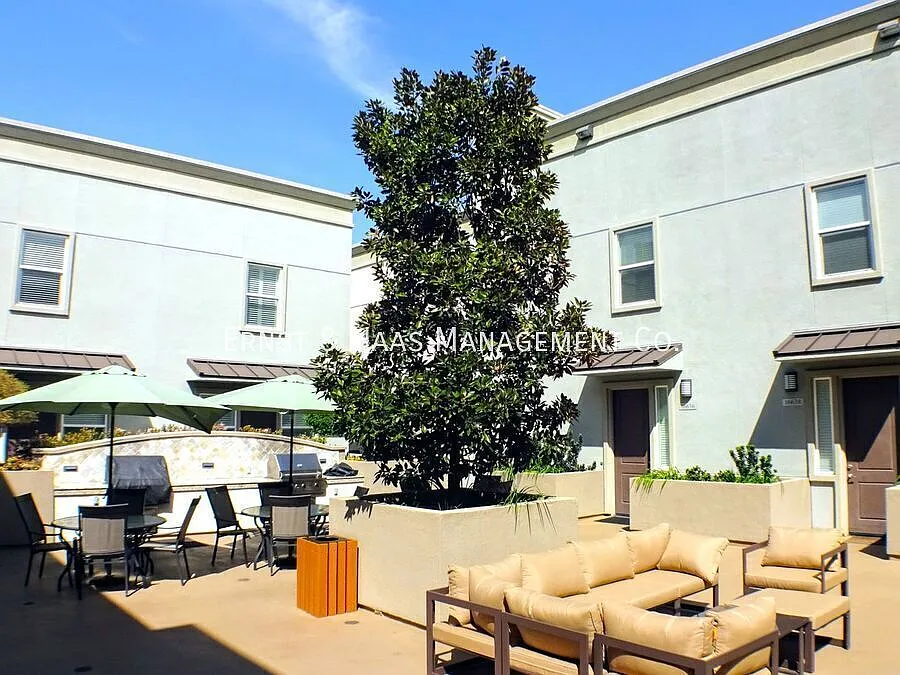 Beautiful Newly Constructed 2-Bedroom, 2.5-Bathroom Condo! — Photo 4