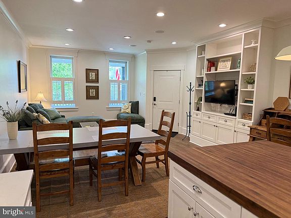 4th image of 1232 I St NE #1