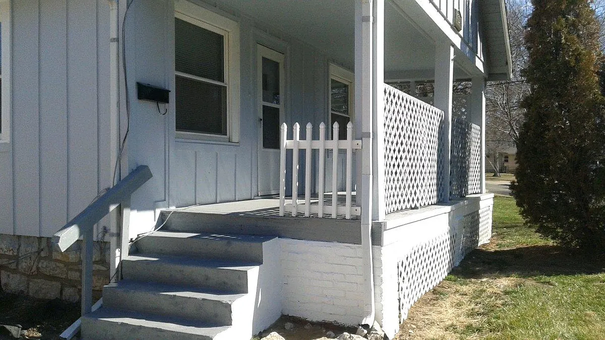 Covered front porch area and front door entrance - 4104 Elledge Dr