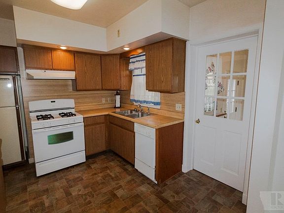 5th image of 619 Pine St
