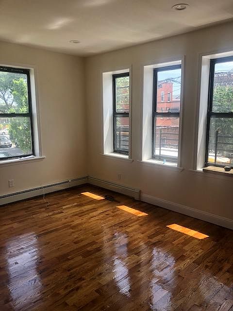 1st image of 965 E 226th St APT 4