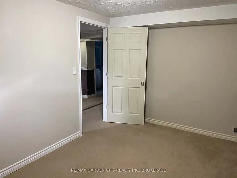 9 Stonegate Dr #LOWER — Photo 6