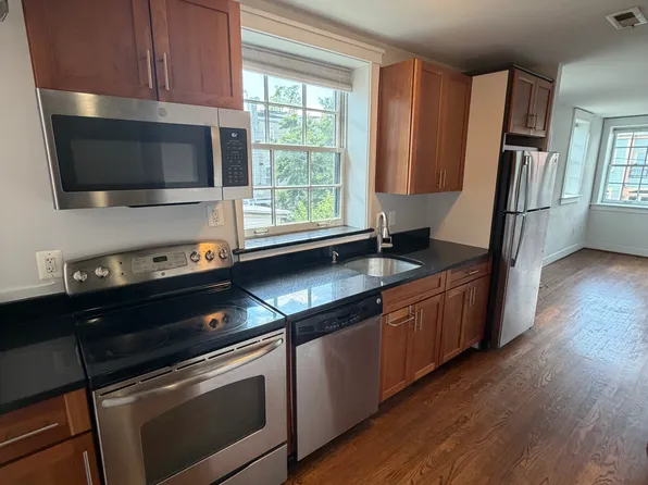 510 8th St NE #4, Washington, DC 20002