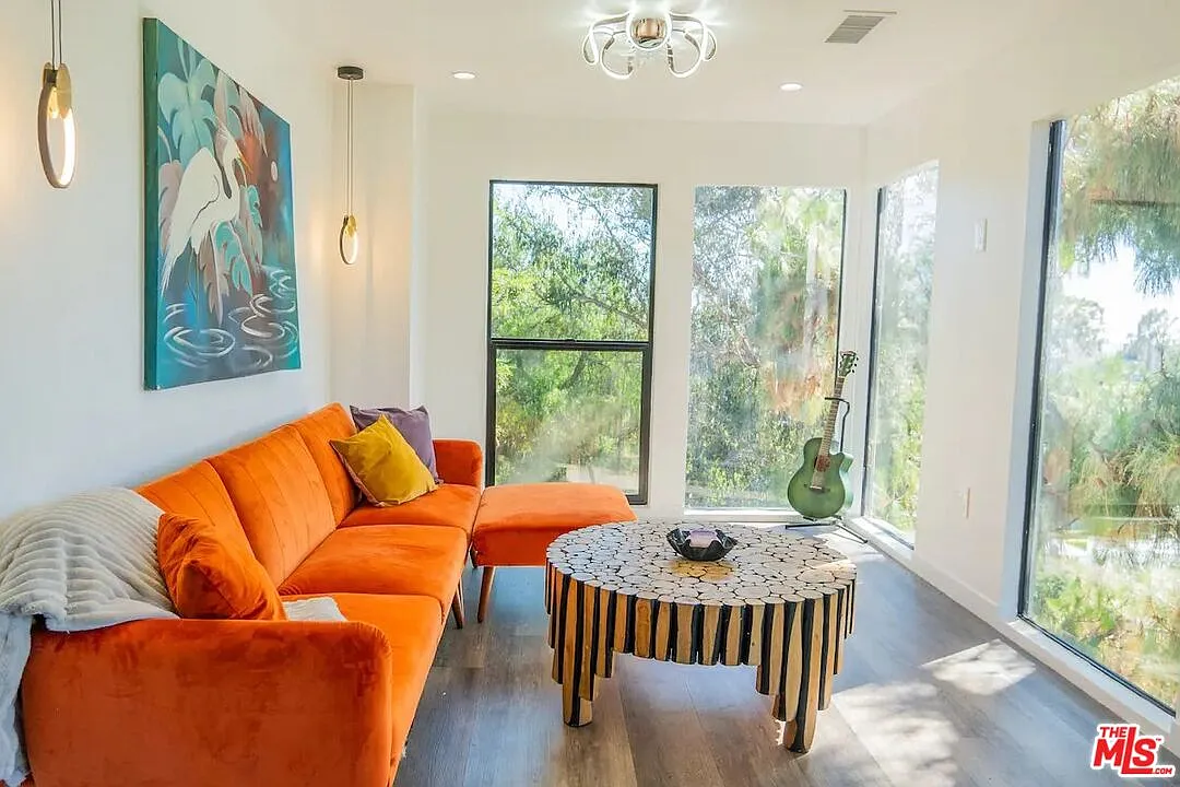 3 bed, 2.0 bath, 2000 sqft, $8,500 — Photo 4