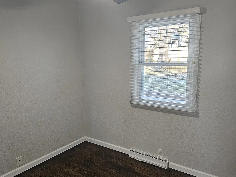 1310 S River St — Photo 14