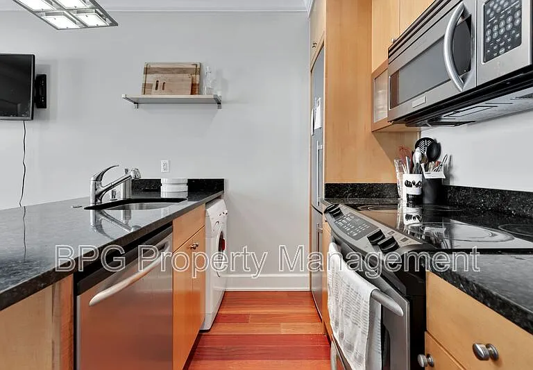 1121 24th St NW #204 — Photo 6