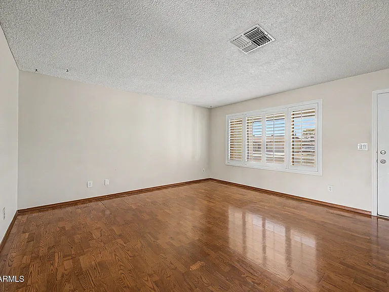 1455 W Mohawk Ln — Photo 4