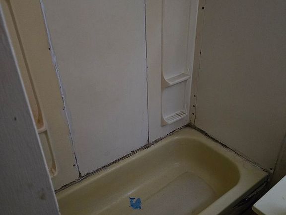 4th image of 2747 Hickman Rd #8