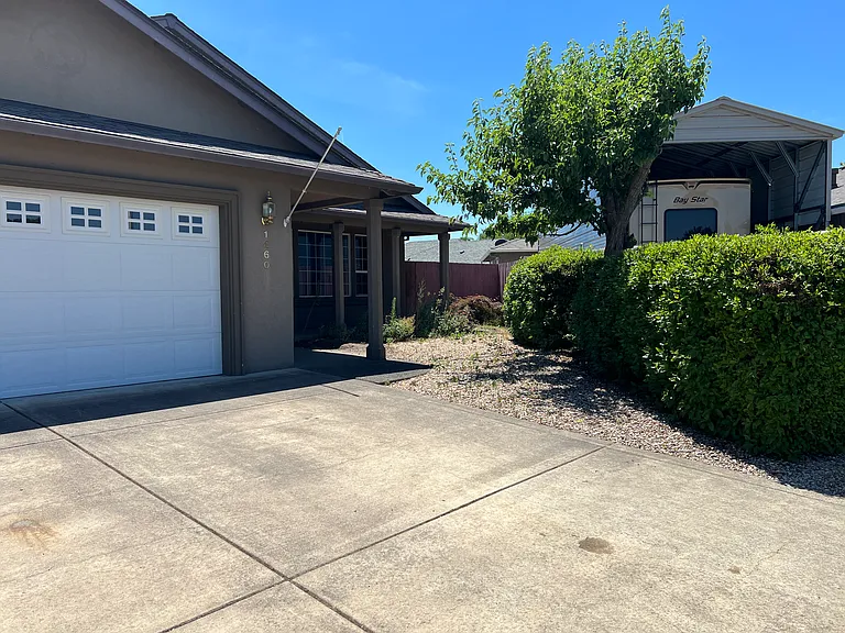 1460 Oxford Park Dr — Photo 1