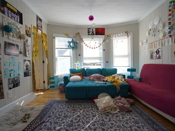 27 Emery St Floor 2, Medford, MA 02155